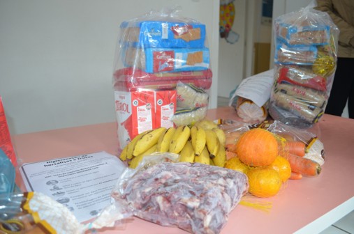 Prefeitura disponibiliza kit de gêneros alimentícios para alunos regularmente matriculados