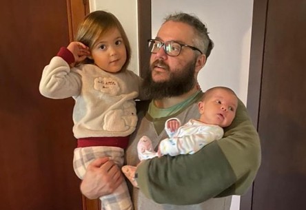 Pai distraído registra duas filhas com o mesmo nome em MG