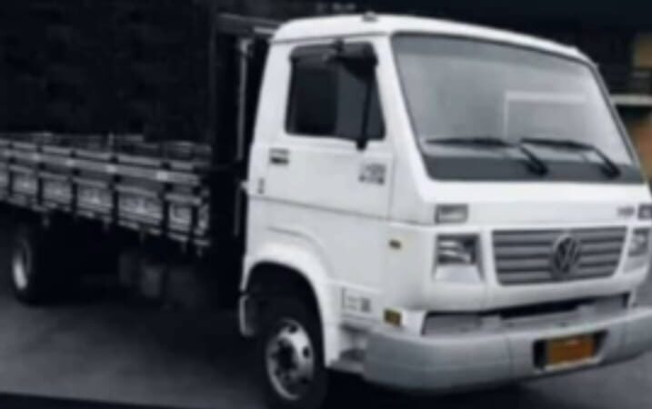 Procura-se caminhão roubado em Itaúna