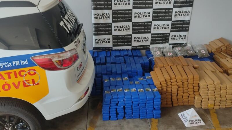 Veículo capotado na MG 050, em Itaúna, carregava 1.211 tabletes de maconha