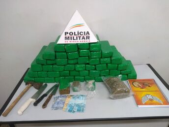 Polícia Militar apreende 45 quilos de maconha e uma arma de fogo