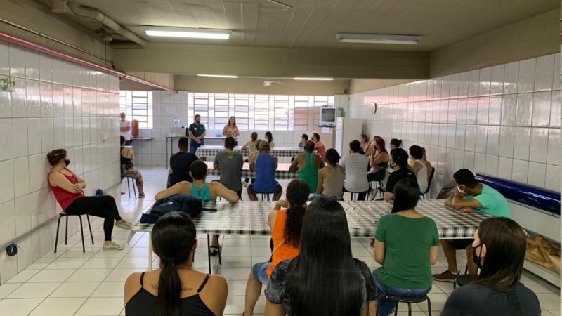 Caminhadas pelos bairros levam as propostas de Otacília e Hélio Machado