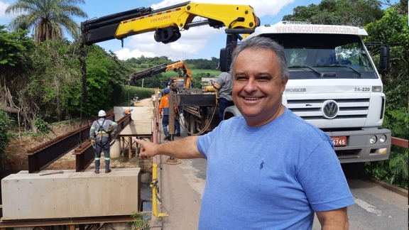 Gustavo Mitre visita obra de duplicação da ponte do DI