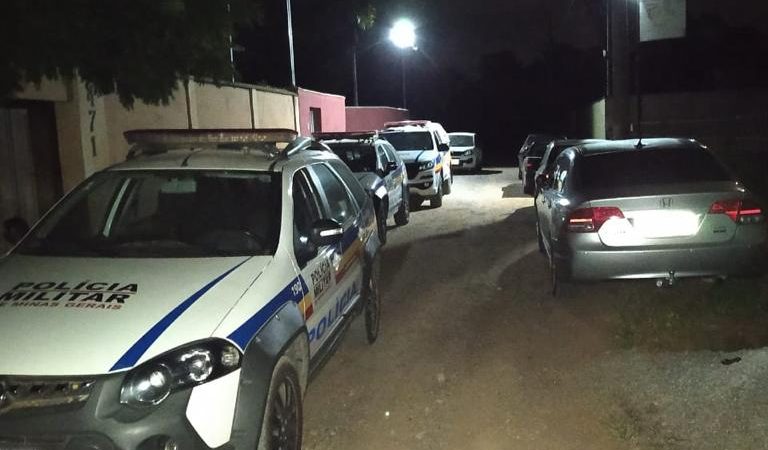 Fiscalização e PM acabam com festa clandestina