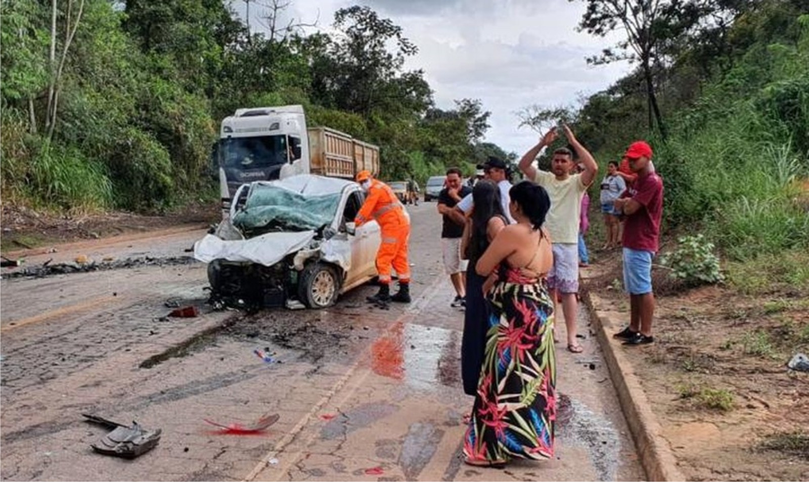 Atualização – Acidente entre Itaúna e Pará de Minas provoca cinco mortes