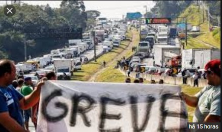 Greve dos caminhoneiros já tem rodovias bloqueadas pelo país