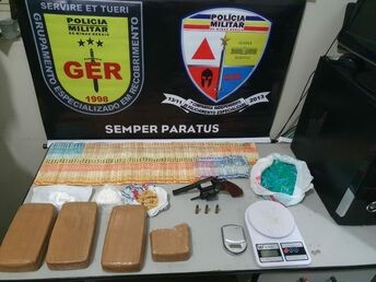 Polícia Militar apreende grande quantidade de drogas e uma arma de fogo no bairro Lourdes