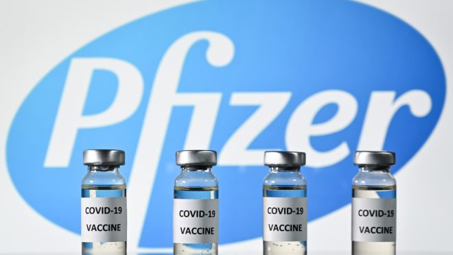 Pessoas com comorbidades acima de 18 anos receberão vacina da Pfizer na próxima semana