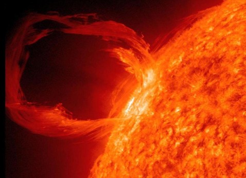 Uma forte tempestade solar acaba de atingir a Terra; saiba o que isso significa