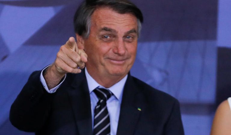 Bolsonaro aumenta IOF