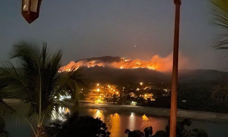 Mata próxima à Barragem do Benfica arde em chamas