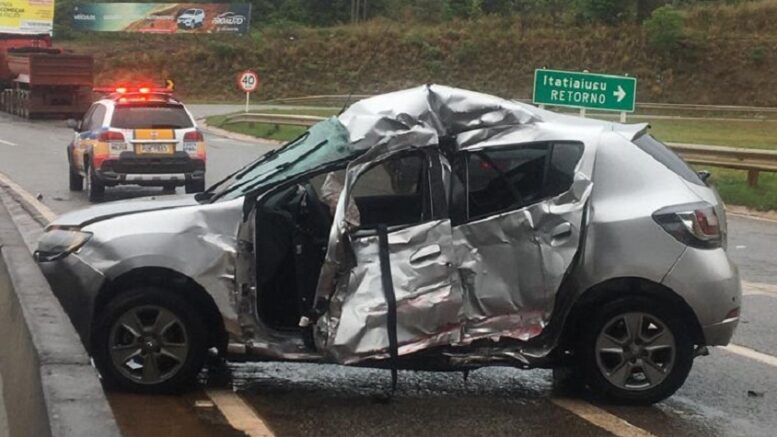 Motorista morre em colisão com carreta na MG-050