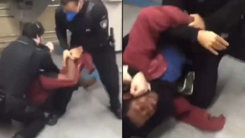 Vídeo: homem negro com bebê é agredido por policiais no metrô de SP
