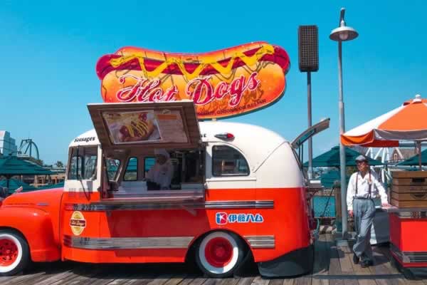 Prefeitura disponibiliza espaços para  “Food Truck” na Praça da Matriz