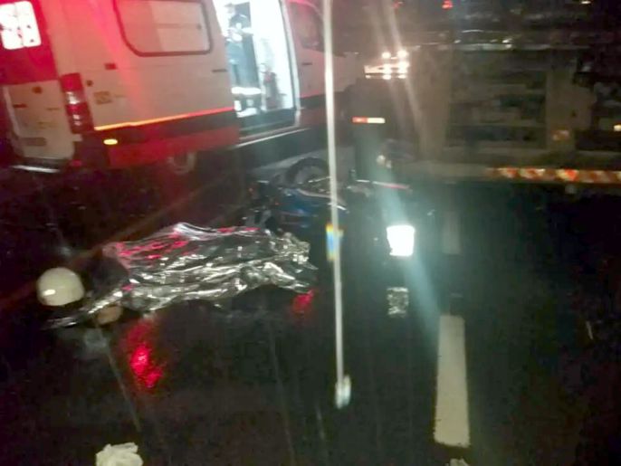 Rapaz morre ao bater na traseira de um caminhão estacionado de forma irregular
