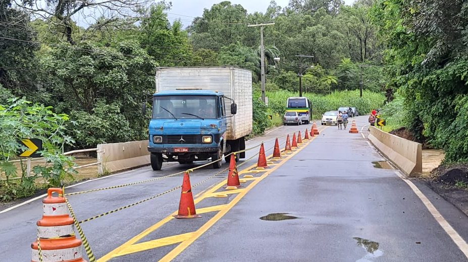 Ponte para o Distrito Industrial está parcialmente interditada