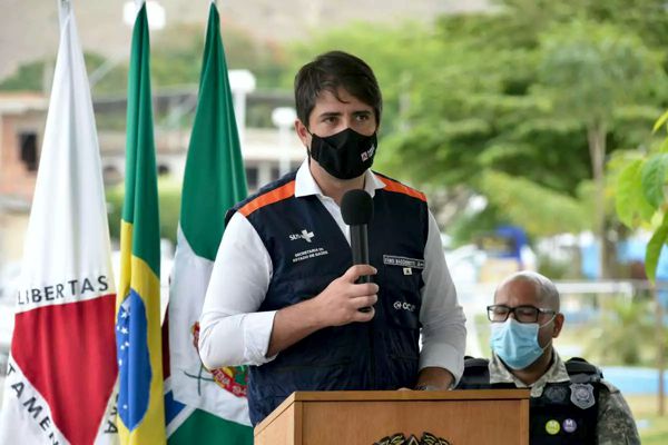 Com dose de reforço em ritmo lento, Minas vai viver pior transmissão da Covid