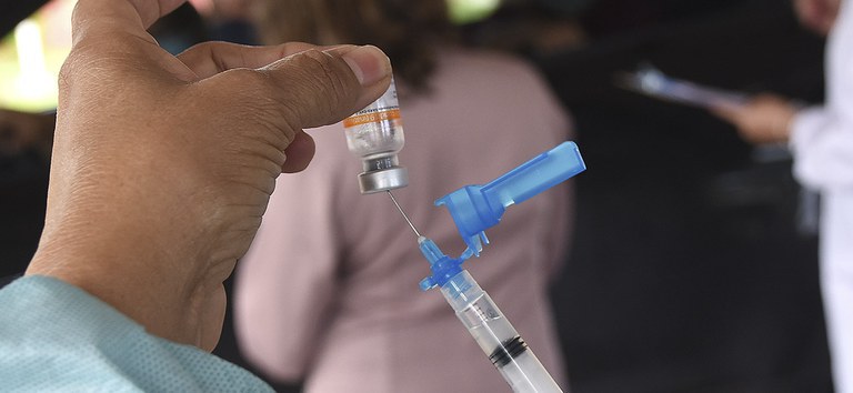 Mais de 84% dos itaunenses aptos a se vacinarem contra Covid tomaram pelo menos uma dose