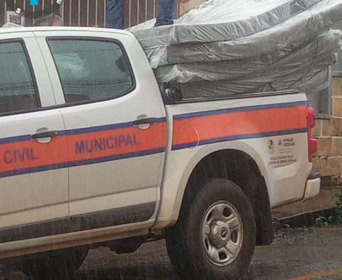 Defesa Civil continua ajudando pessoas atingidas pelas chuvas em Itaúna