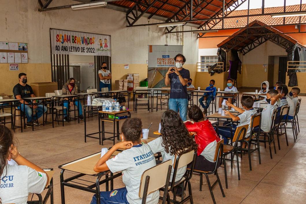 Mineração Usiminas leva arte e sustentabilidade para as escolas de Itatiaiuçu