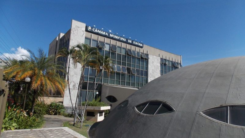 Câmara de Itaúna abre concurso com salários entre R$ 2.998,62 e R$ 5.997,24