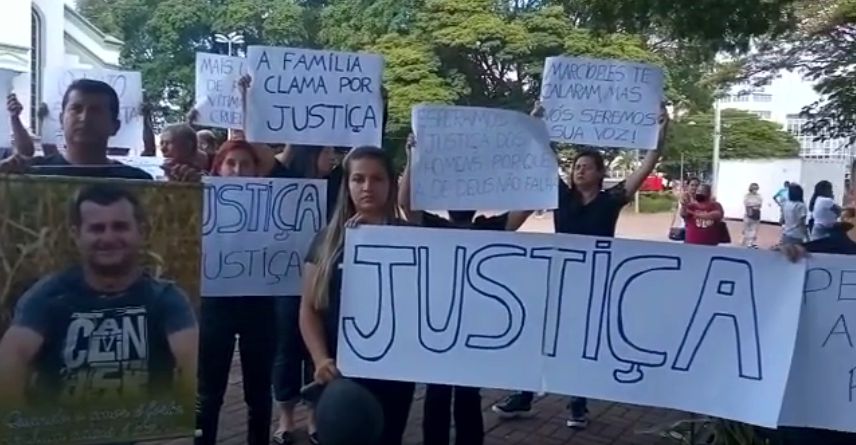 Família de Márcio Nogueira pede justiça em carreata e manifestação