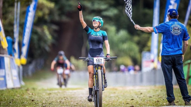 A itaunense Isabella Lacerda fica a 15 segundos do top-10 na CIMTB