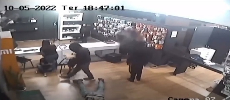 Vídeo: loja de celulares é assaltada no Bairro das Graças