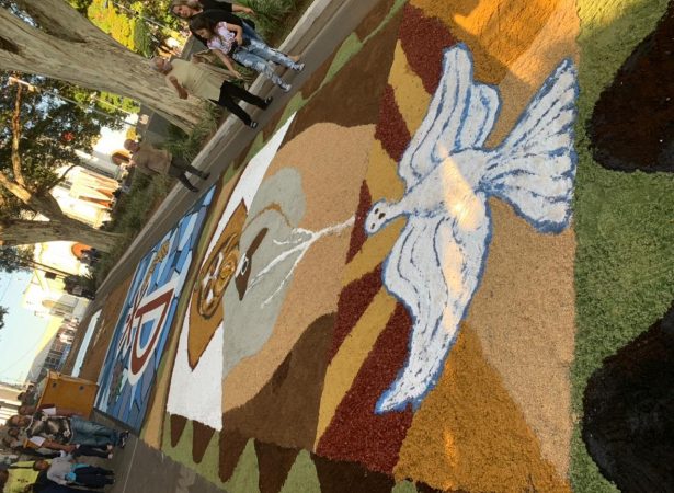 Veja as fotos do tapete de Corpus Christi de volta à tradição na Praça da Matriz