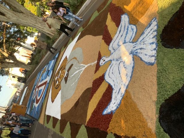 Veja as fotos do tapete de Corpus Christi de volta à tradição na Praça da Matriz