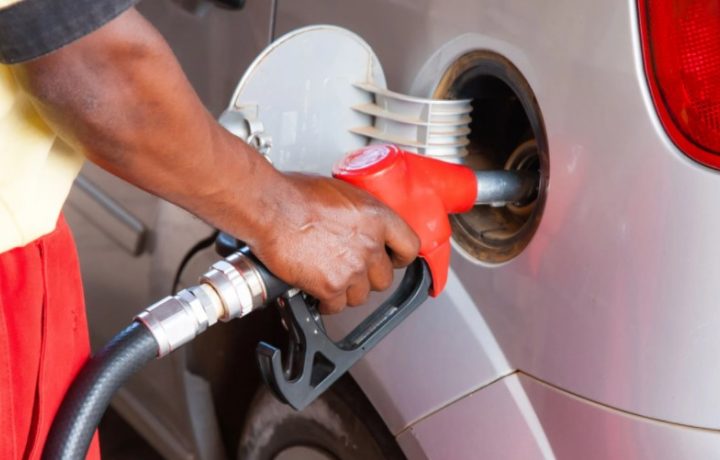 Gasolina tem reajuste de 5,2% e diesel, de 14,2% a partir de amanhã, 18