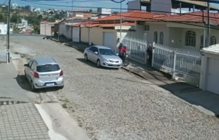 Vídeo:  casal é rendido quando chega em casa e tem carro roubado no “Morro do Sol”