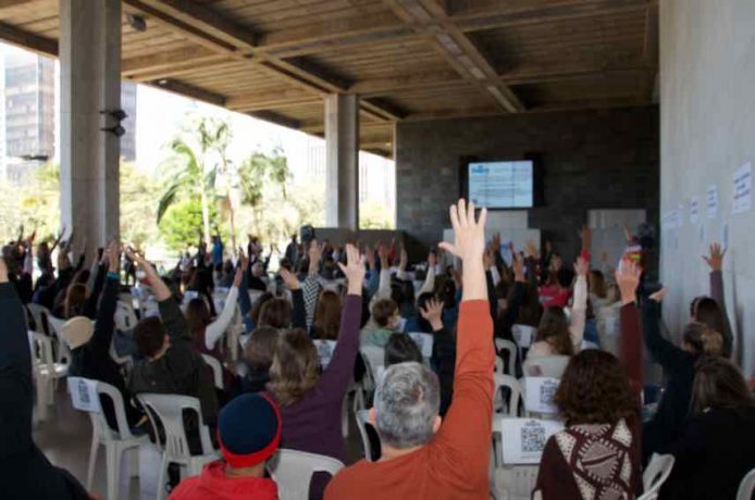 Professores de escolas particulares ameaçam parar hoje