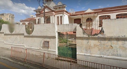 Estudante é esfaqueado por outro aluno na porta de escola em BH 