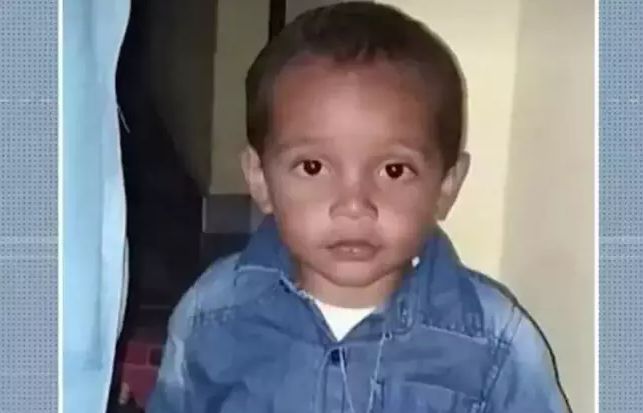 Menino de 2 anos morre após comer biscoito envenenado