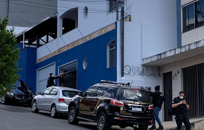 PF apreende carros de luxo em Itaúna