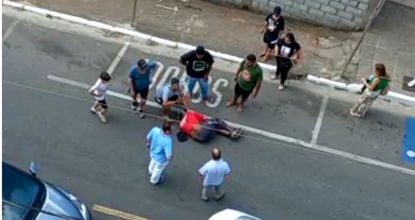 Veículo na contramão provoca acidente na rua Gonçalves da Guia