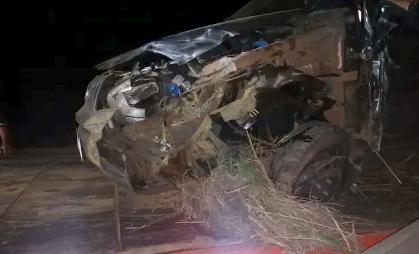 Veículo capota, cai em ribanceira e deixa três mortos em MG