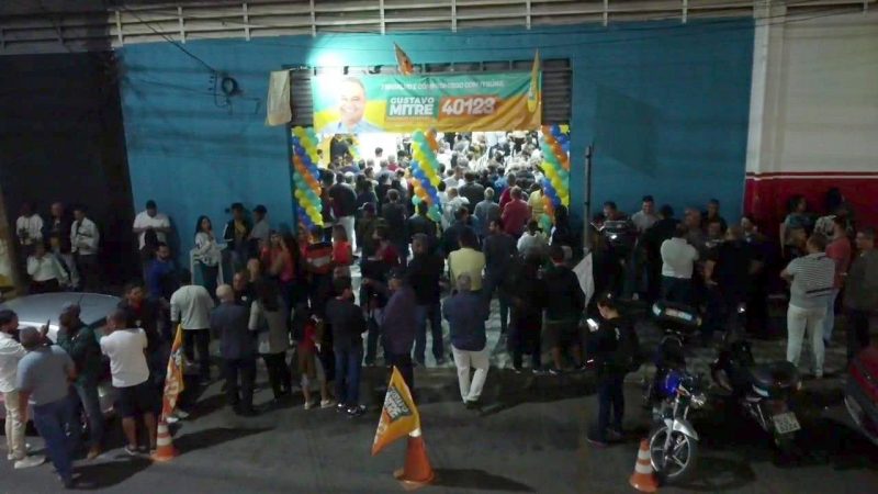 Gustavo Mitre reuniu centenas de pessoas na inauguração de comitê