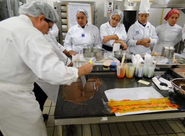 Senac oferecerá cursos culinários gratuitos em Itaúna