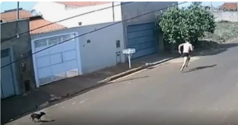 Homem corre apenas de cueca atrás de mulher em Minas