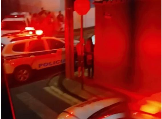 Vídeo: PM persegue e apreende menores que  roubaram carro em Mateus Leme