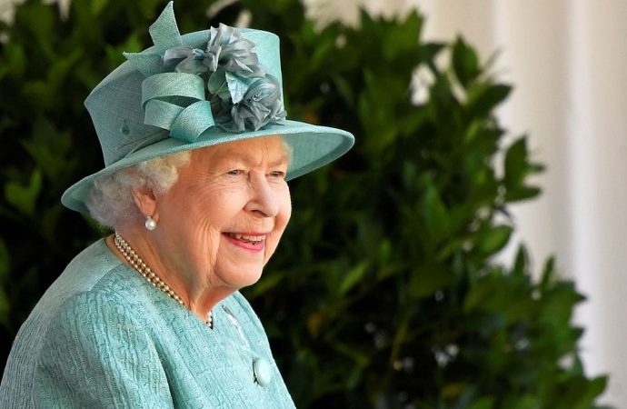 Saúde da rainha do Reino Unido preocupa médicos e família se reúne