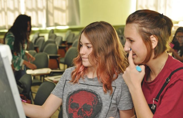 Alunos e professores de Itaúna recebem programa para estimular o empreendedorismo ambiental