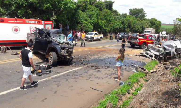 Ultrapassagem proibida deixa um morto e cinco feridos na BR-365, em MG