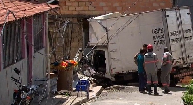 Caminhão trafegando em local proibido mata menino de 10 anos em Santa Luzia