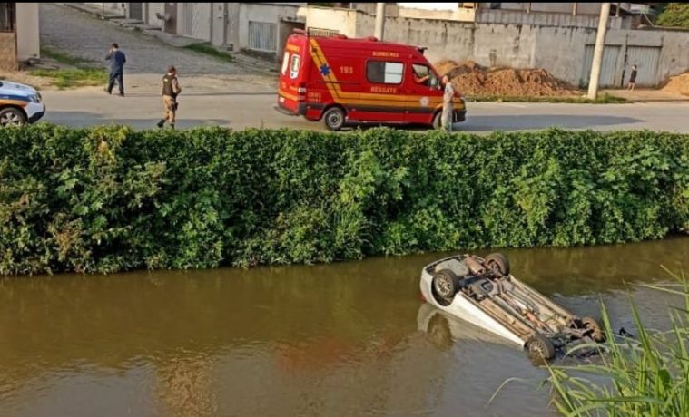 Vídeo: homem leva carro de taxista e depois joga dentro do rio São João