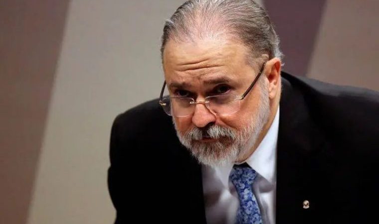 Aras vai apresentar ação ao STF contra o indulto natalino de Bolsonaro