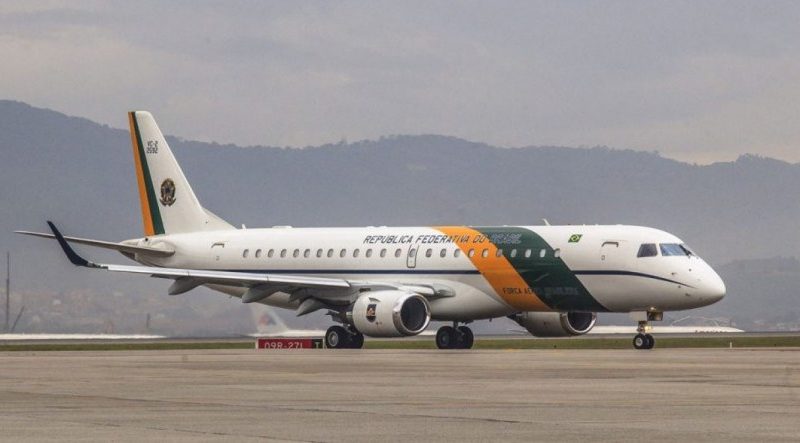 Deputado aciona PGR para impedir Bolsonaro de viajar em avião da FAB