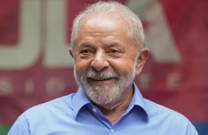 Lula diz que preço dos combustíveis vai cair com nova diretoria na Petrobras